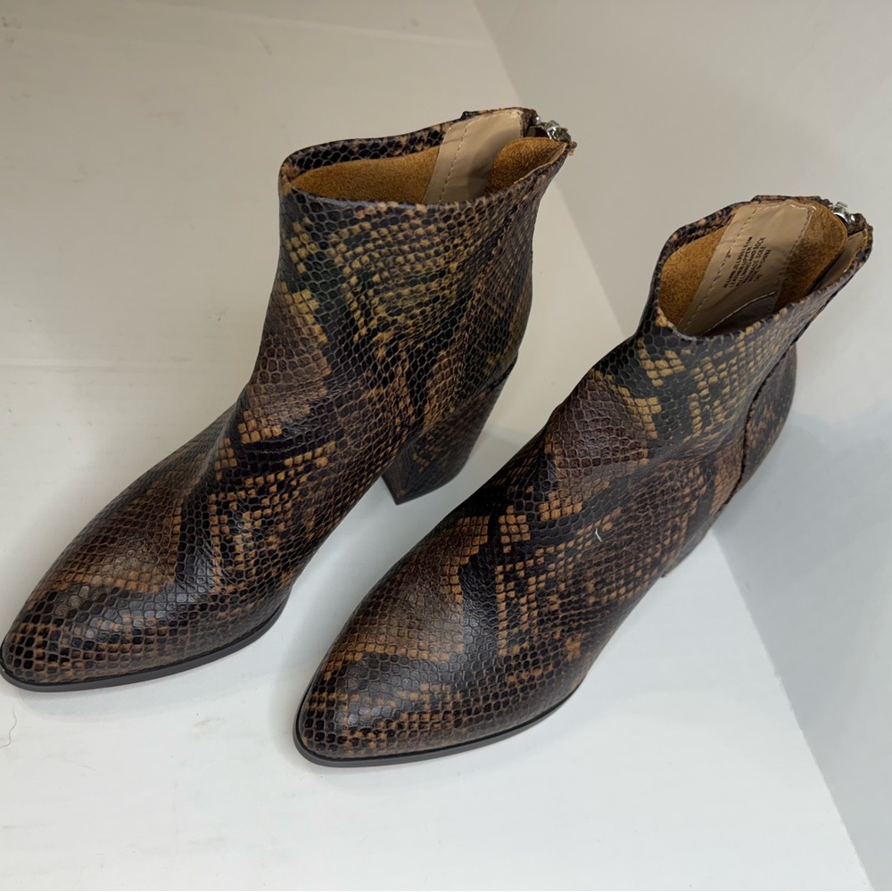 Steve Madden 6.5 Brown Leather Patterned Snakeskin Ankle Boots w/Block Heel